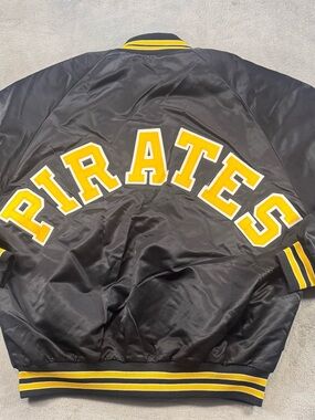 Rare 90’s Vintage Pittsburgh Pirates Spell Out Chalk Line Satin Jacket Size L🔥